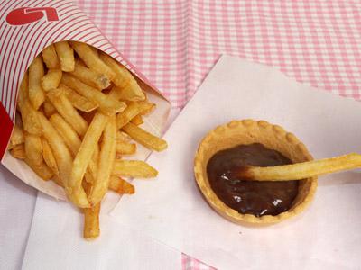 Sambut Valentine, Kentang Goreng Ini Dimakan dengan Saus Cokelat!